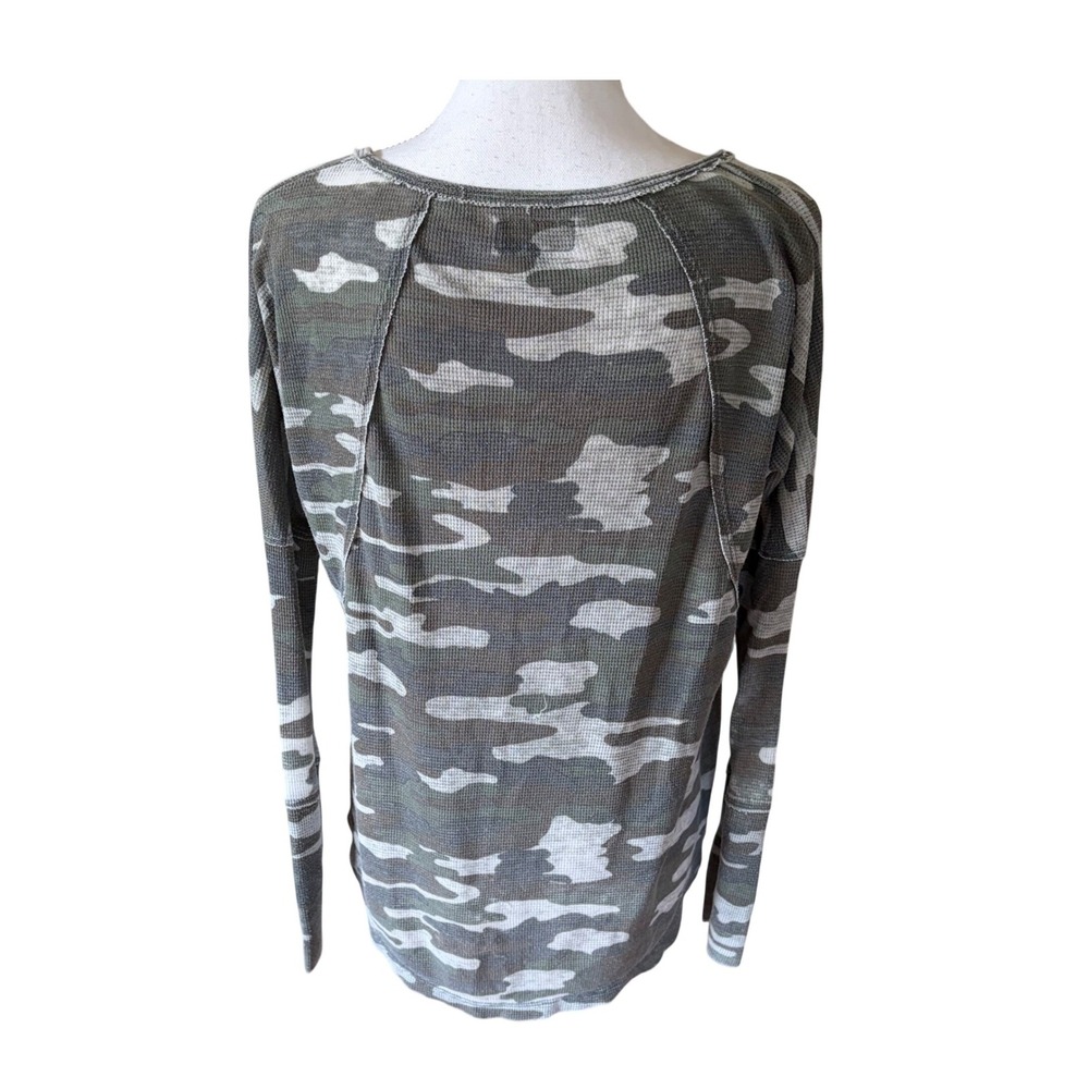 Y2K Lucky Brand Camo Long Sleeve Waffle Knit Scoop Neck Shirt Sz Medium Vintage - Picture 2 of 10
